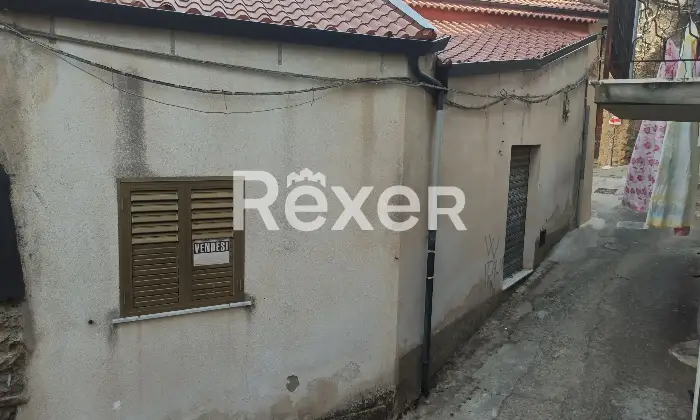 Rexer-Satriano-Immobile-centro-storico-Satriano-Calabria-perfetto-per-casa-vacanza-Garage
