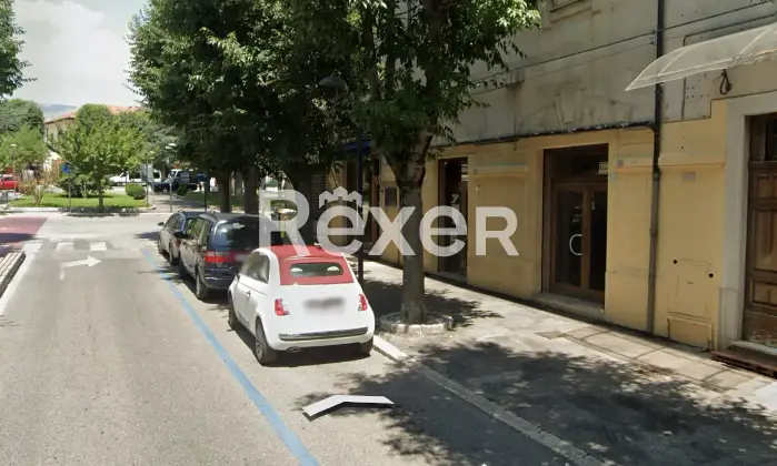 Rexer-Avezzano-Luminoso-Negozio-in-vendita-centro-Avezzano-Terrazzo