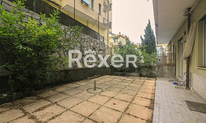 Rexer-Genova-Luminoso-trilocale-con-spazio-esterno-Altro