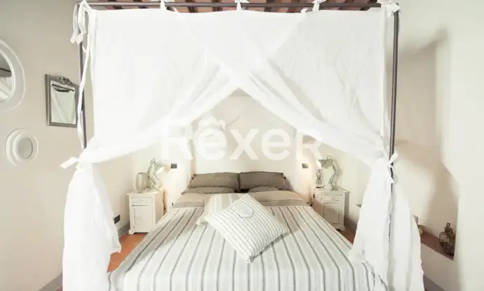 Rexer-Monteriggioni-appartamento-arredato-in-ex-convento-nel-cuore-della-toscana-CameraDaLetto