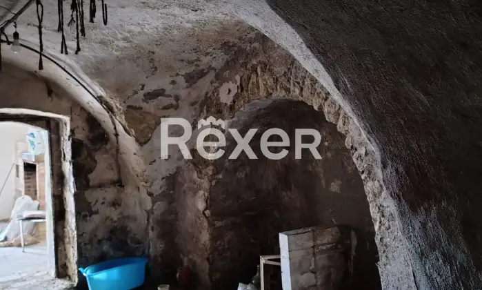 Rexer-Fossalto-Casa-panoramica-in-Molise-con-terreni-e-potenziale-turistico-Cantina