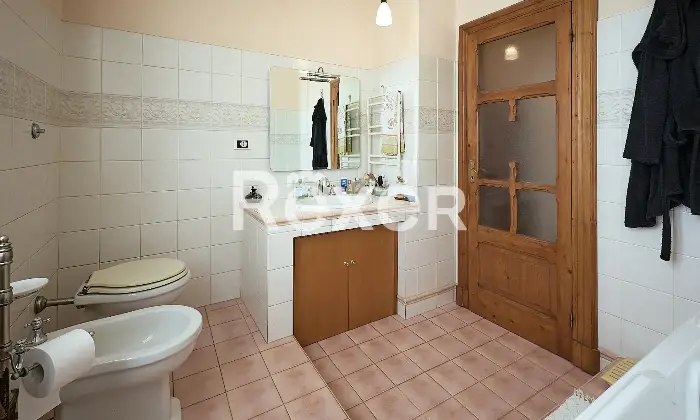 Rexer-Sulmona-Villa-su-due-livelli-con-garage-e-giardino-Altro