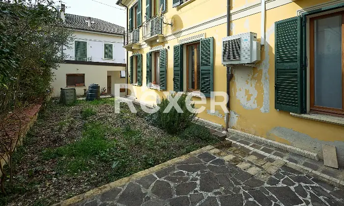 Rexer-Sulmona-Villa-su-due-livelli-con-garage-e-giardino-Altro
