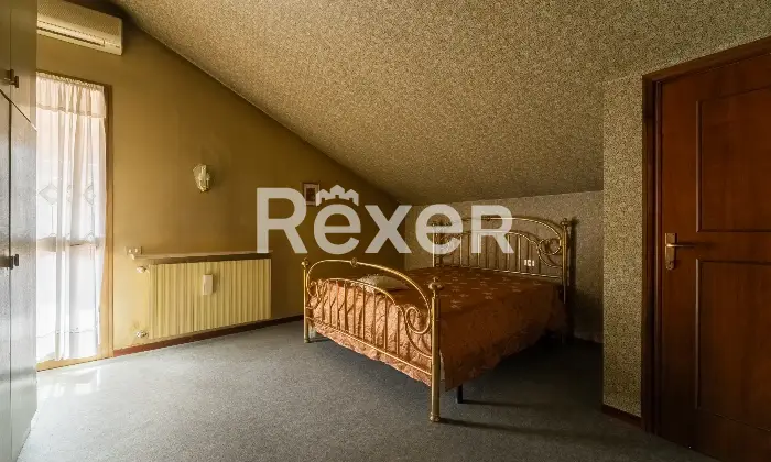 Rexer-Chignolo-Po-Villa-indipendente-di-ampia-metratura-con-giardino-di-mq-Altro