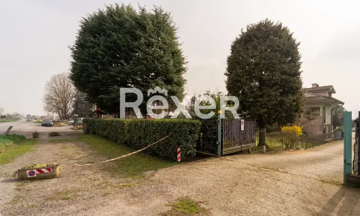 Rexer-Chignolo-Po-Villa-indipendente-di-ampia-metratura-con-giardino-di-mq-Altro