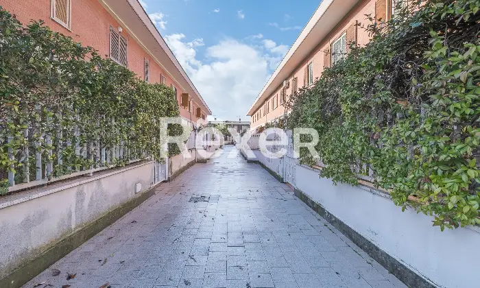 Rexer-Roma-Villetta-a-schiera-con-garage-e-posto-auto-Altro