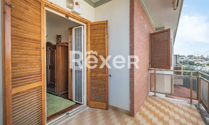 Rexer-Roma-Villetta-a-schiera-con-garage-e-posto-auto-Altro