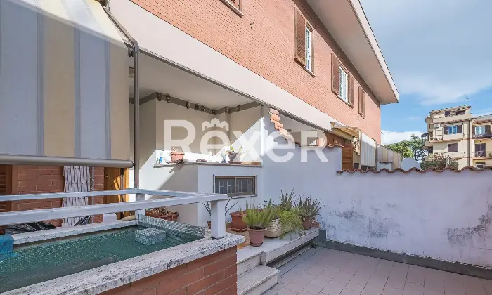 Rexer-Roma-Villetta-a-schiera-con-garage-e-posto-auto-Altro