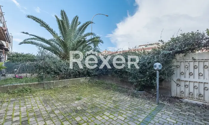 Rexer-Roma-Villetta-a-schiera-con-garage-e-posto-auto-Altro