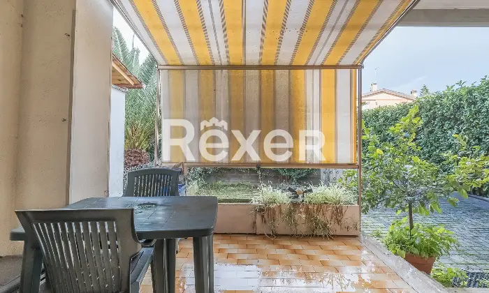 Rexer-Roma-Villetta-a-schiera-con-garage-e-posto-auto-Altro