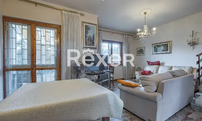 Rexer-Roma-Villetta-a-schiera-con-garage-e-posto-auto-Altro