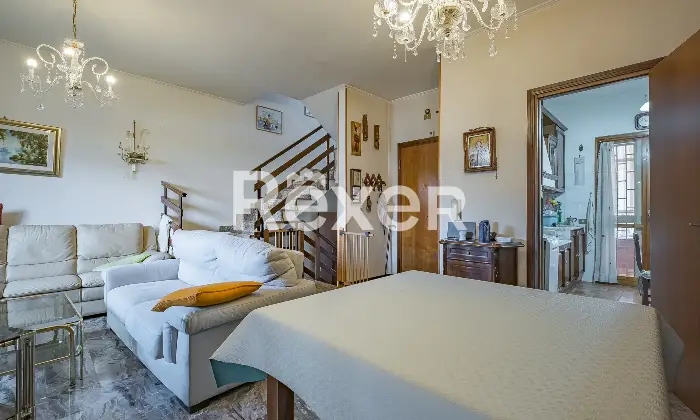 Rexer-Roma-Villetta-a-schiera-con-garage-e-posto-auto-Altro