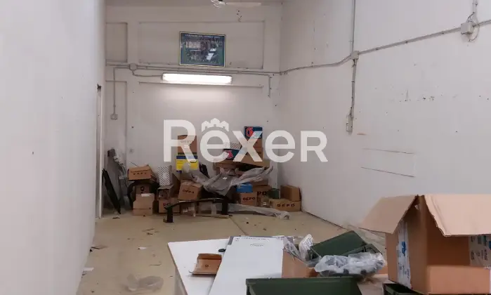 Rexer-Carrara-Locale-commerciale-con-magazzino-mq-fronte-strada-a-Carrara-Altro