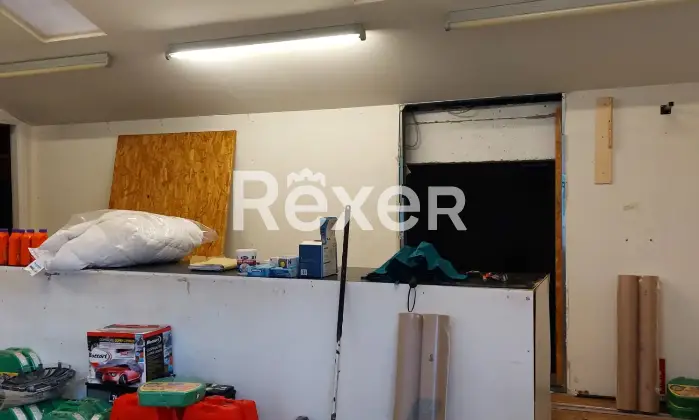Rexer-Carrara-Locale-commerciale-con-magazzino-mq-fronte-strada-a-Carrara-Altro