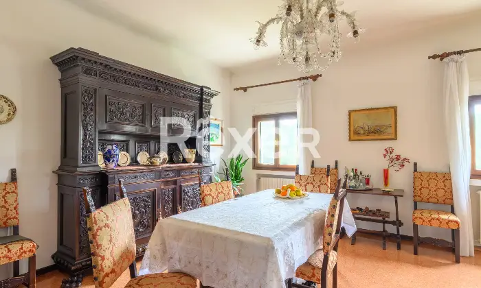 Rexer-Venezia-Nuda-propriet-in-villino-depoca-nel-cuore-del-Lido-Altro