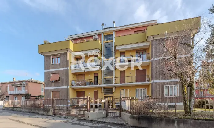Rexer-Alzano-Lombardo-TRILOCALE-CON-BOX-E-CANTINA-Altro