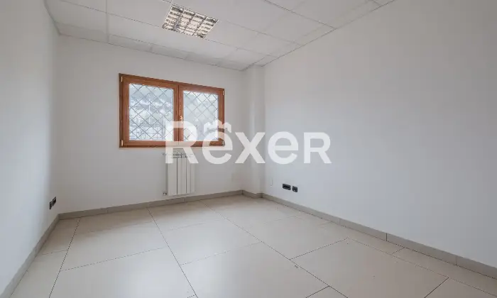 Rexer-Roma-Ufficio-di-ampia-metratura-Altro