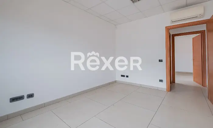 Rexer-Roma-Ufficio-di-ampia-metratura-Altro
