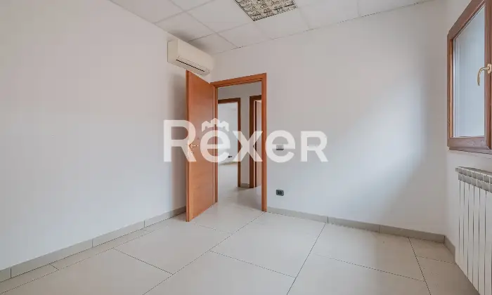 Rexer-Roma-Ufficio-di-ampia-metratura-Altro