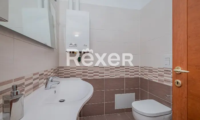 Rexer-Roma-Ufficio-di-ampia-metratura-Altro