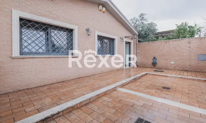 Rexer-Roma-Ufficio-di-ampia-metratura-Altro