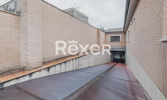 Rexer-Roma-Ufficio-di-ampia-metratura-Altro