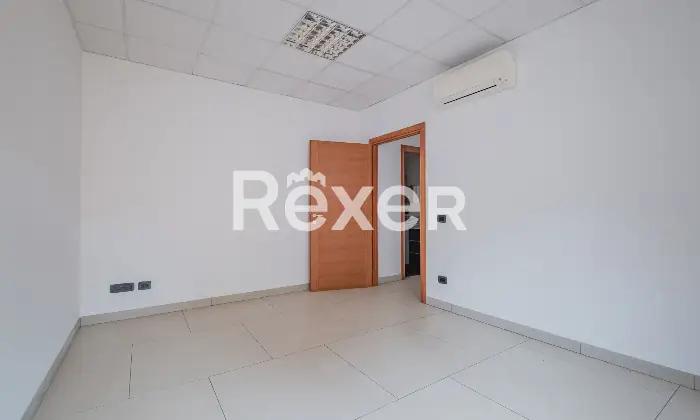 Rexer-Roma-Ufficio-di-ampia-metratura-Altro