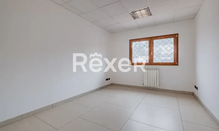 Rexer-Roma-Ufficio-di-ampia-metratura-Altro
