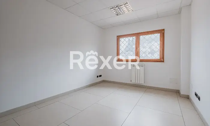 Rexer-Roma-Ufficio-di-ampia-metratura-Altro