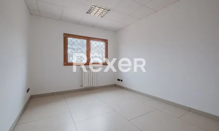 Rexer-Roma-Ufficio-di-ampia-metratura-Altro