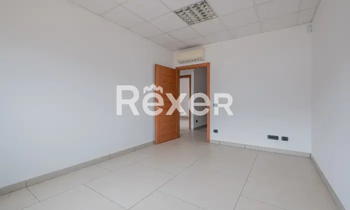 Rexer-Roma-Ufficio-di-ampia-metratura-Altro
