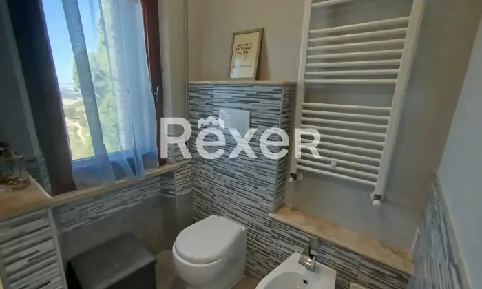 Rexer-Casole-dElsa-Vivere-le-colline-toscane-ultimo-piano-con-vista-balcone-e-garage-Altro