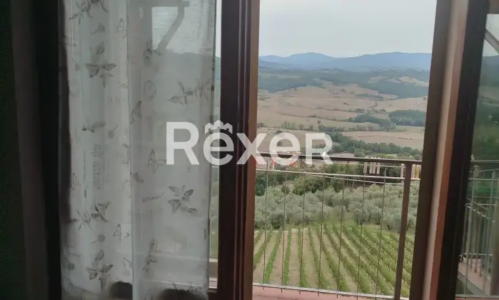 Rexer-Casole-dElsa-Vivere-le-colline-toscane-ultimo-piano-con-vista-balcone-e-garage-Altro
