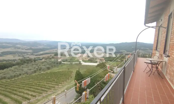 Rexer-Casole-dElsa-Vivere-le-colline-toscane-ultimo-piano-con-vista-balcone-e-garage-Altro