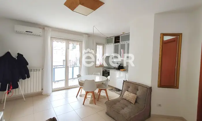 Rexer-Valenzano-Trilocale-ristrutturato-via-Tufaro-Valenzano-Altro