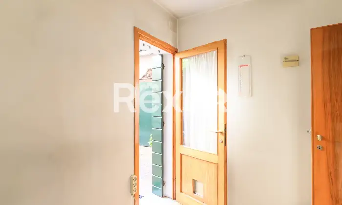 Rexer-Venezia-Casa-indipendente-su-pi-livelli-con-ampia-mansarda-e-giardino-privato-Altro