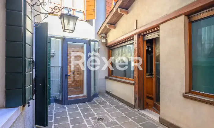 Rexer-Venezia-Casa-indipendente-su-pi-livelli-con-ampia-mansarda-e-giardino-privato-Altro