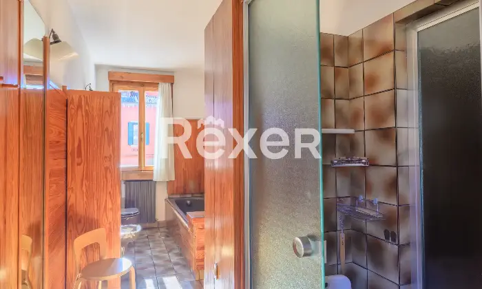 Rexer-Venezia-Casa-indipendente-su-pi-livelli-con-ampia-mansarda-e-giardino-privato-Altro