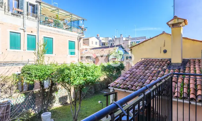 Rexer-Venezia-Casa-indipendente-su-pi-livelli-con-ampia-mansarda-e-giardino-privato-Altro