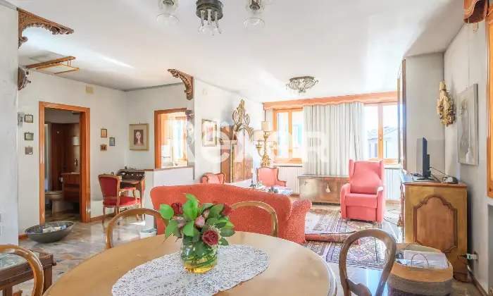 Rexer-Venezia-Casa-indipendente-su-pi-livelli-con-ampia-mansarda-e-giardino-privato-Altro