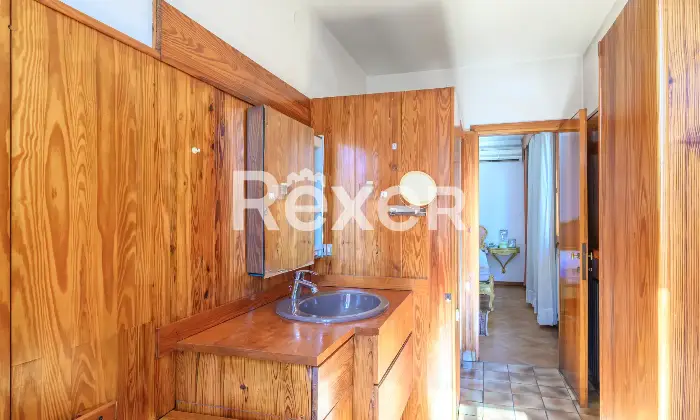 Rexer-Venezia-Casa-indipendente-su-pi-livelli-con-ampia-mansarda-e-giardino-privato-Altro