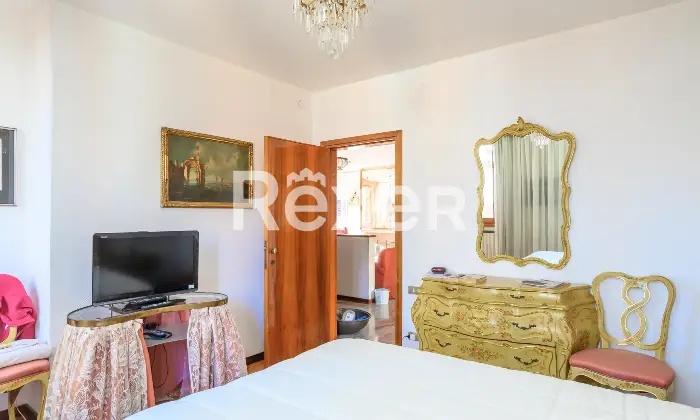 Rexer-Venezia-Casa-indipendente-su-pi-livelli-con-ampia-mansarda-e-giardino-privato-Altro