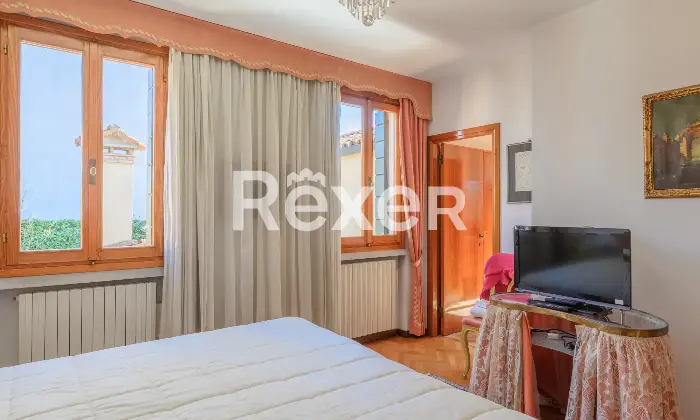 Rexer-Venezia-Casa-indipendente-su-pi-livelli-con-ampia-mansarda-e-giardino-privato-Altro