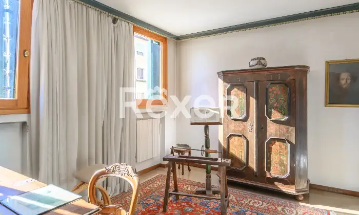 Rexer-Venezia-Casa-indipendente-su-pi-livelli-con-ampia-mansarda-e-giardino-privato-Altro