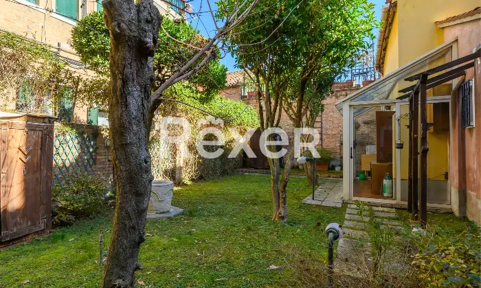 Rexer-Venezia-Casa-indipendente-su-pi-livelli-con-ampia-mansarda-e-giardino-privato-Altro
