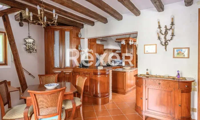 Rexer-Venezia-Casa-indipendente-su-pi-livelli-con-ampia-mansarda-e-giardino-privato-Altro