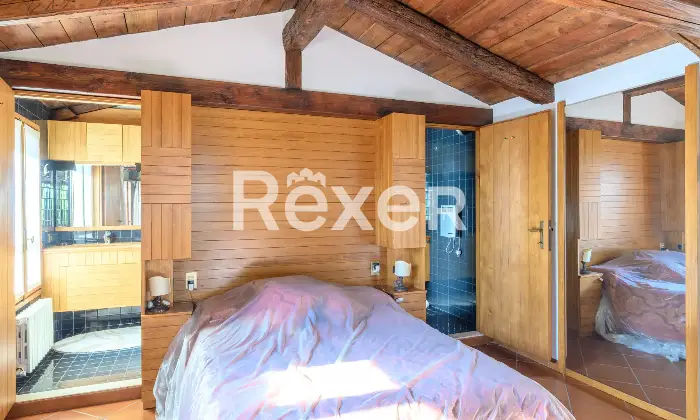 Rexer-Venezia-Casa-indipendente-su-pi-livelli-con-ampia-mansarda-e-giardino-privato-Altro