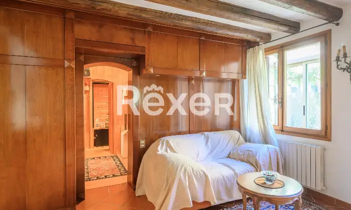 Rexer-Venezia-Casa-indipendente-su-pi-livelli-con-ampia-mansarda-e-giardino-privato-Altro