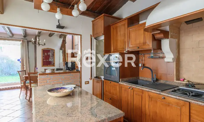 Rexer-Venezia-Casa-indipendente-su-pi-livelli-con-ampia-mansarda-e-giardino-privato-Altro