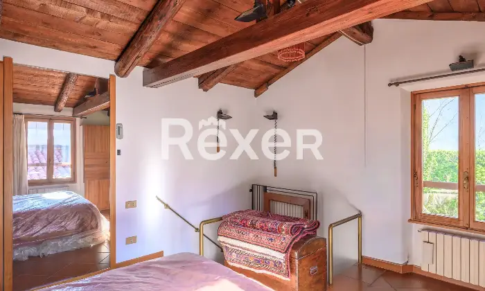 Rexer-Venezia-Casa-indipendente-su-pi-livelli-con-ampia-mansarda-e-giardino-privato-Altro